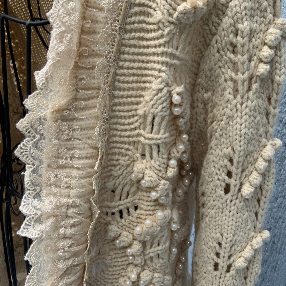 Style Faux Pearl and Lace Cardigan/Sweater Size XL) - Picture 2 of 9